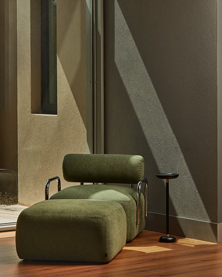 Green lounge chair in Casa AB La Pradera, set in sharp afternoon light